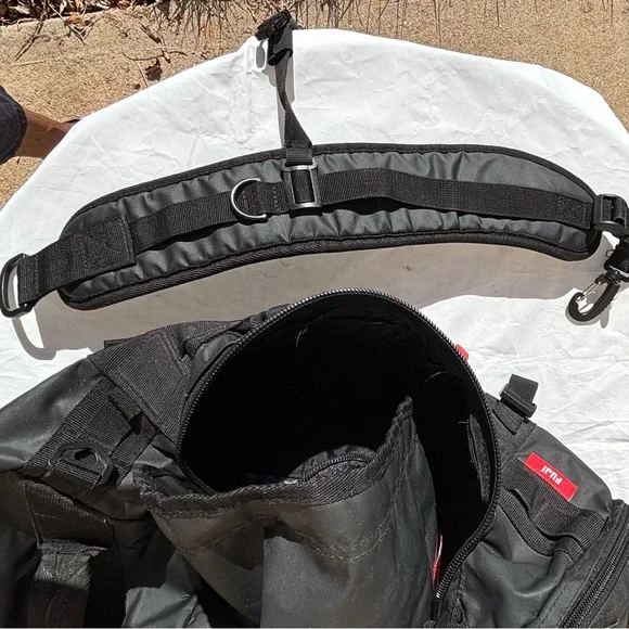 FUJI COMP CONVERTIBLE BACKPACK DUFFLE BLACK
